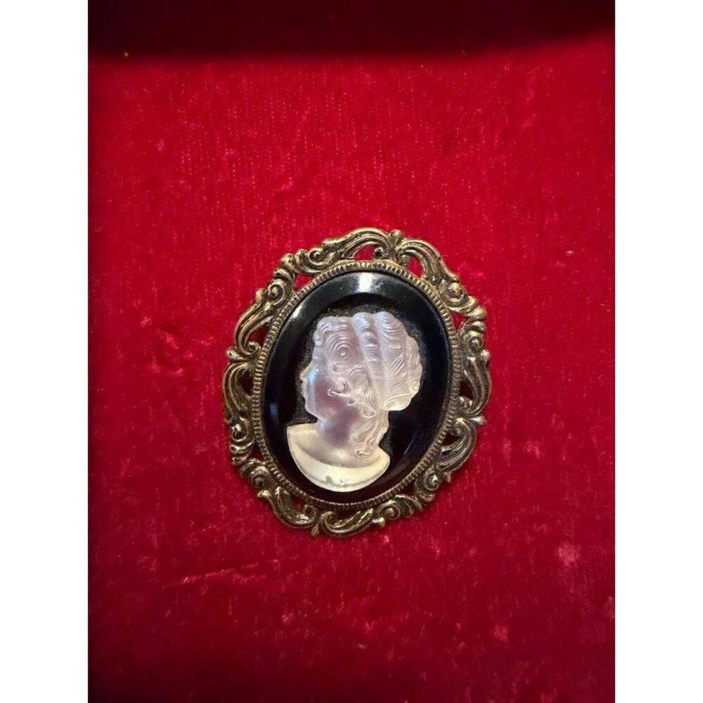 Vintage 1950s Western Germany Glass Cameo Brooch Pin - Ornate Filigree Gold Tone